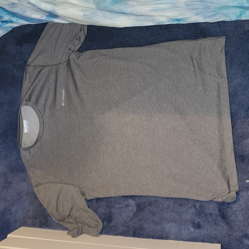 Large Grey Columbia t-shirt